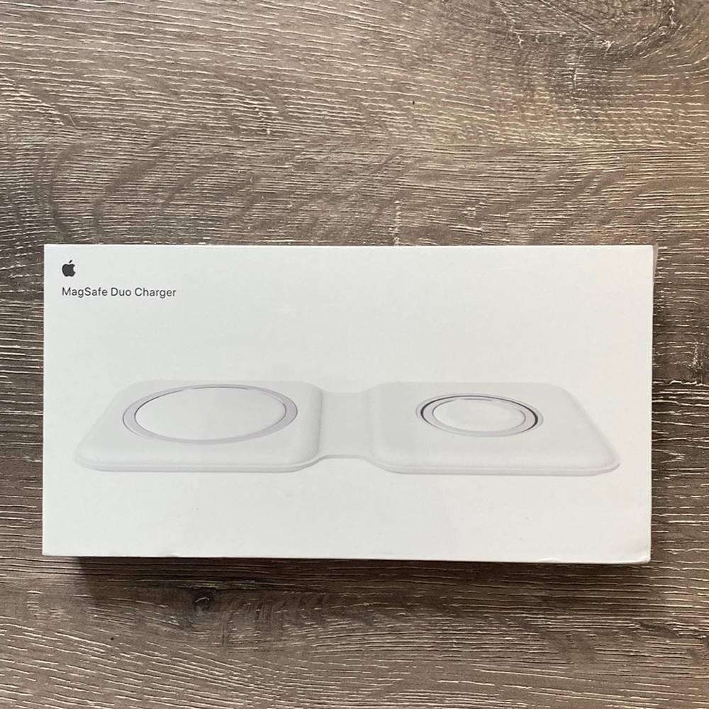 Apple MagSafe Duo Charger- new and unopened